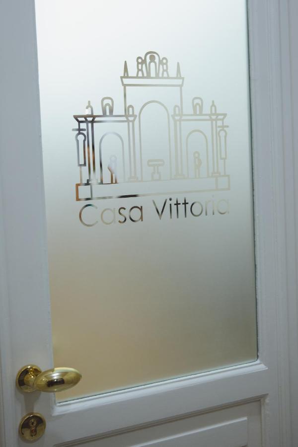 Casa Vittoria Napoli - Santa Lucia Bed & Breakfast Bagian luar foto